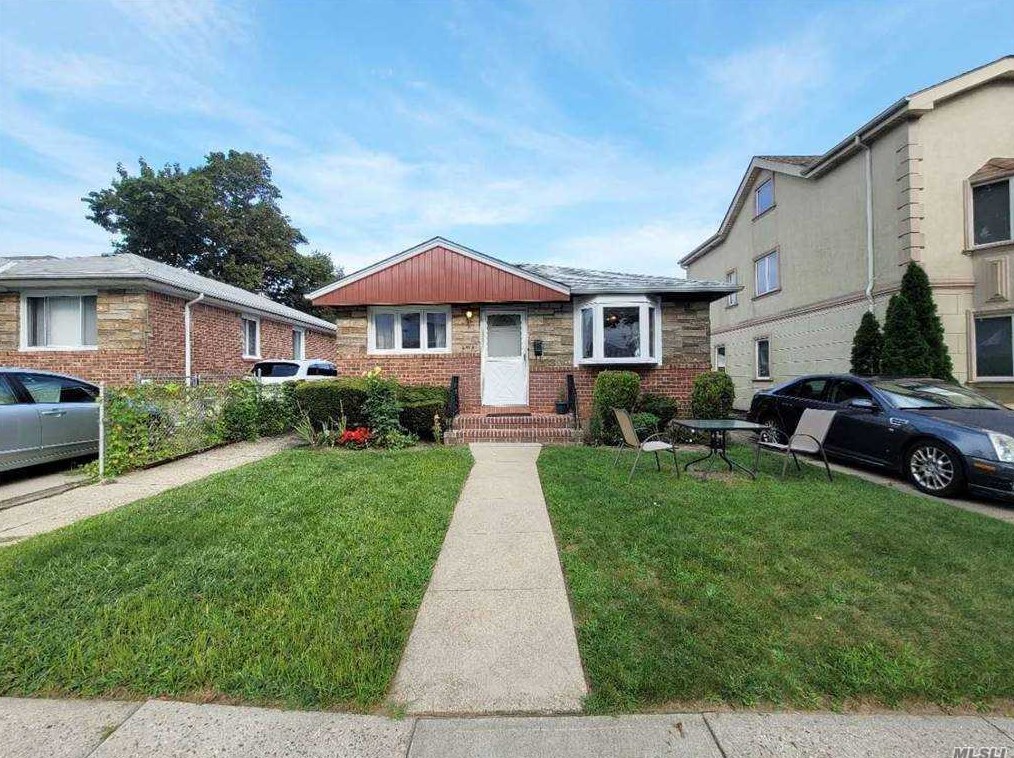 69-15 169th St, Flushing, NY 11365-4111