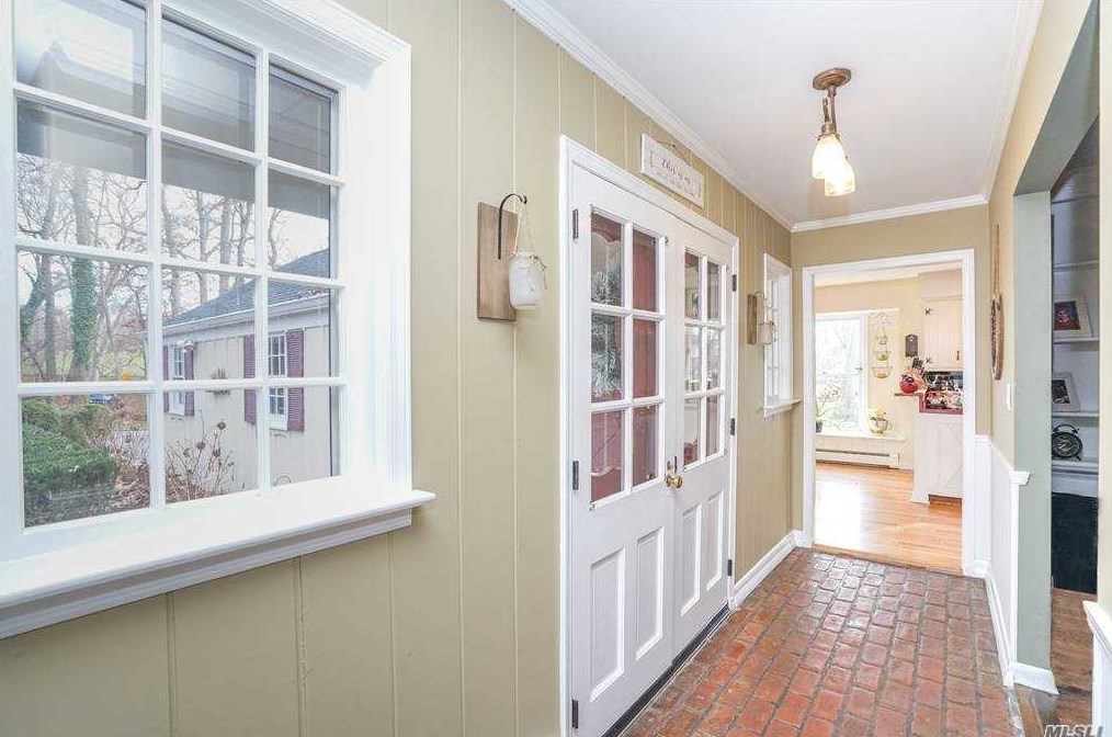 22 Oakfield Rd, Head Of The Harbor, NY 11780-1418