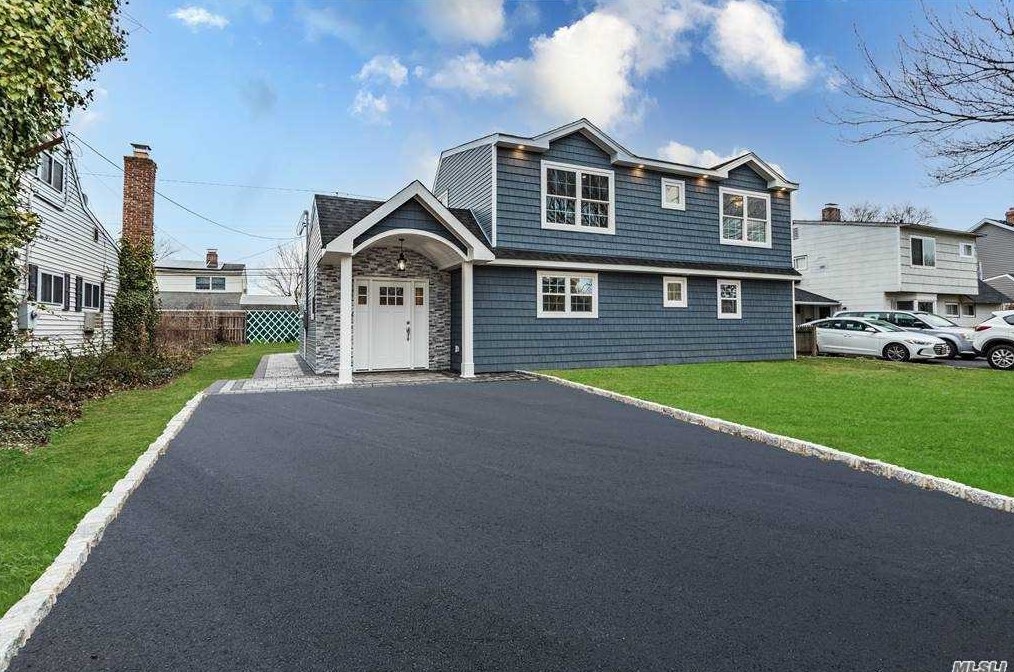 93 Stirrup Ln, Plainedge, NY 11756-3840