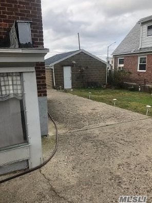 2259 95th St, Flushing, NY 11369-1203