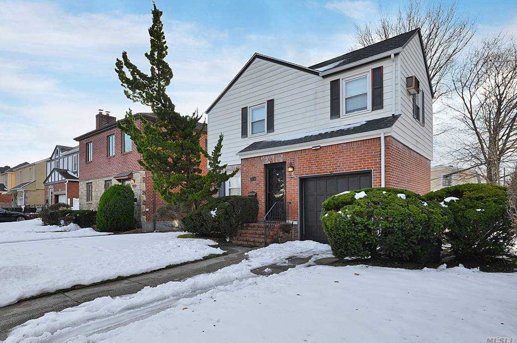 73-14 189th St, Flushing, NY 11366-2812