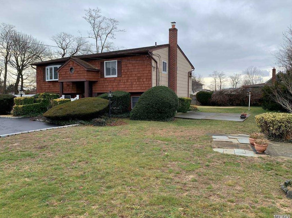 417 Clocks Blvd, East Massapequa, NY 11758-7707