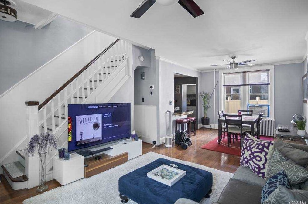 60-70 54th St, Flushing, NY 11378-1529