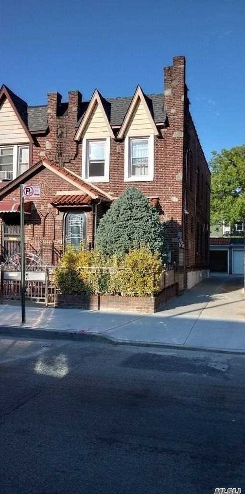 26-25 91st St, Flushing, NY 11369-1115