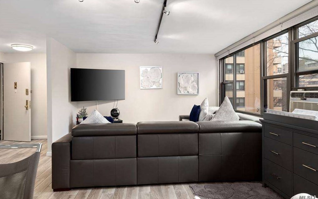 10-11 162nd St, Flushing, NY