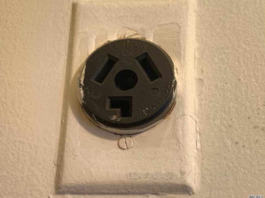 13336 41st Rd, Flushing NY 11355-3666 exterior