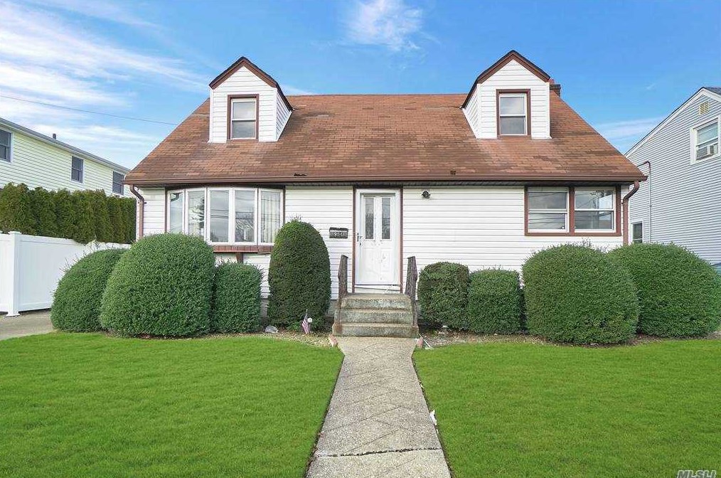 94 Taylor Ave, Hempstead, NY 11554-3411