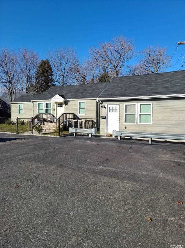 149 Hallock Ave, Prt Jefferson Station, NY 11776-1222