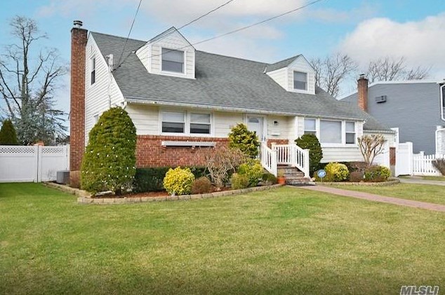 1330 Powell Ave, North Merrick, NY 11566-1813