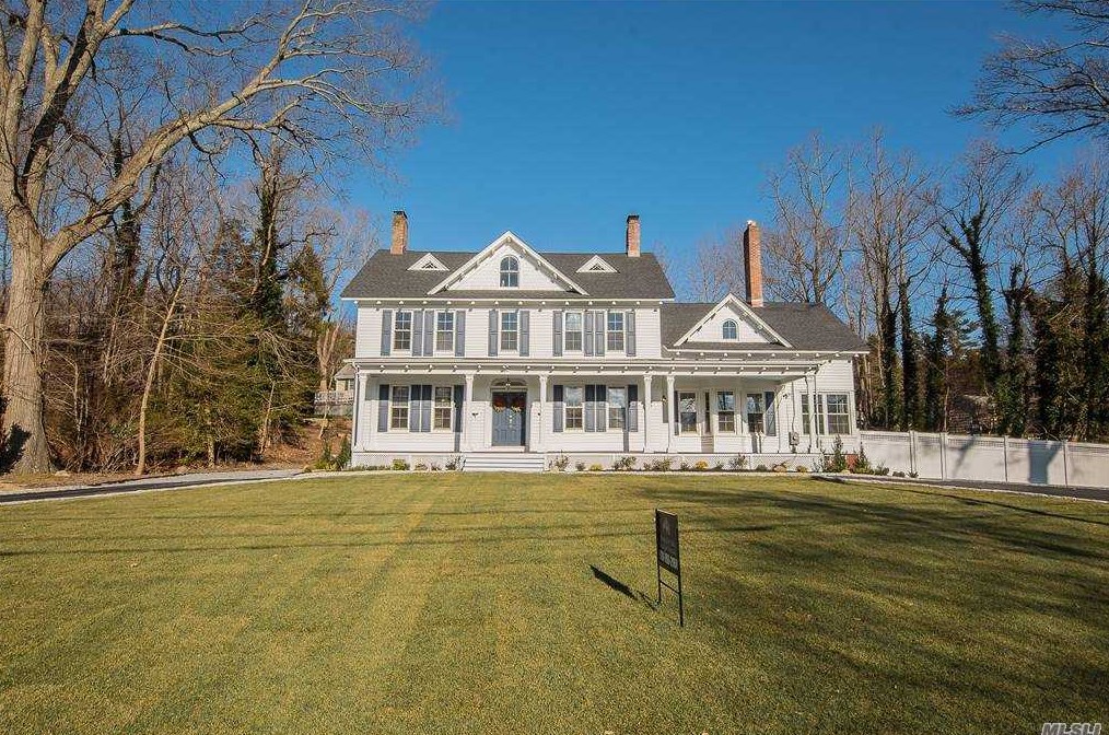 47 Main St, Stonybrook, NY 11790-1945