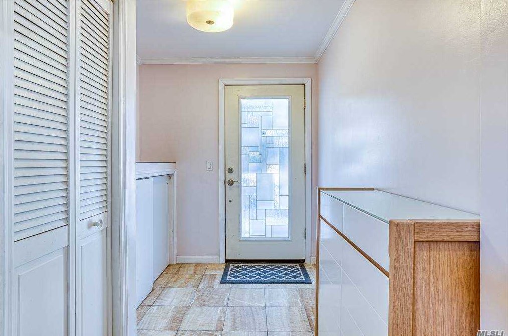 33-12 208th St, Flushing, NY 11361-1119