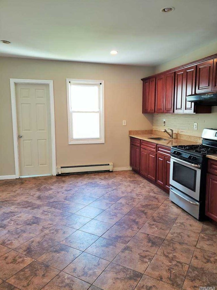33 Linden Pl #2, Hempstead, NY 11550