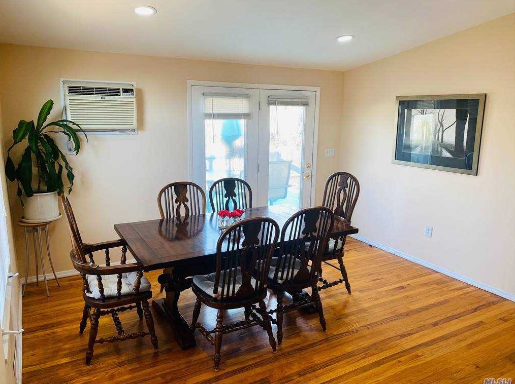 29 Peter Rd, Hauppauge, NY 11779-4316
