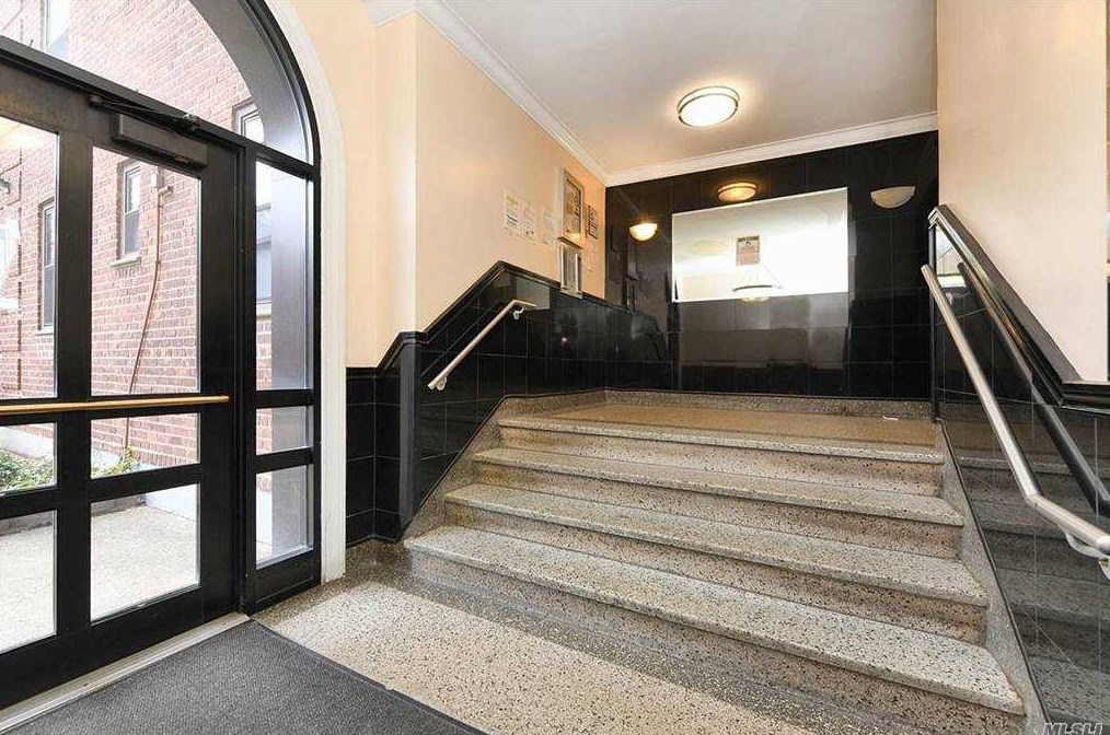 141-16 28th Ave, Flushing, NY 11354-7819