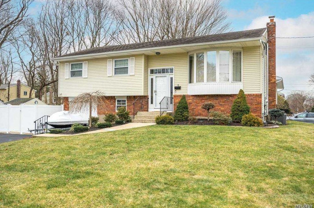 6 Cleveland St, Head Of The Harbor, NY 11780-1802