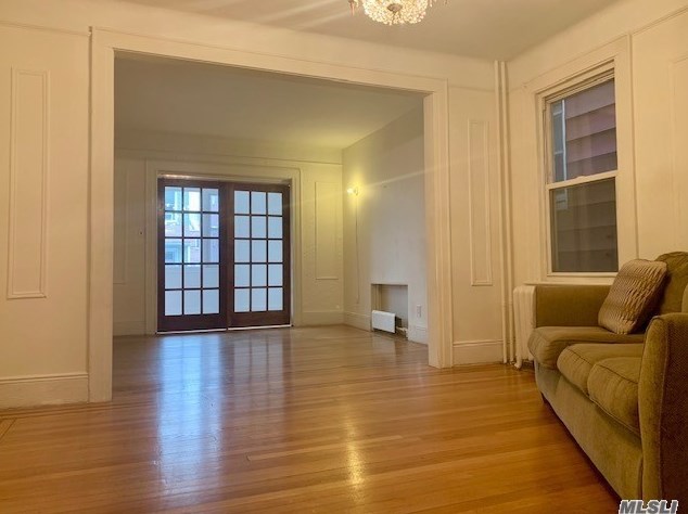 41-52 54th St, Flushing, NY 11377-1528
