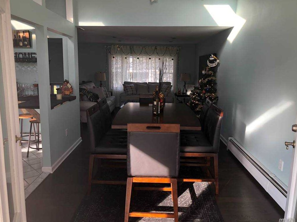 24 Valencia St, Hauppauge, NY 11788-4906