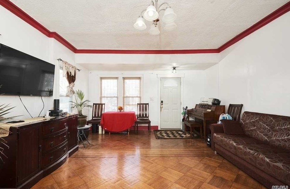 520 28th St, Brooklyn, NY 11210-1434