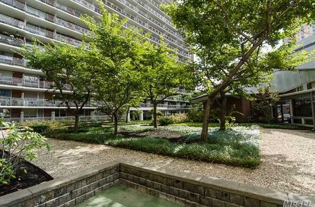 61-15 97th St #6p, Flushing, NY 11374