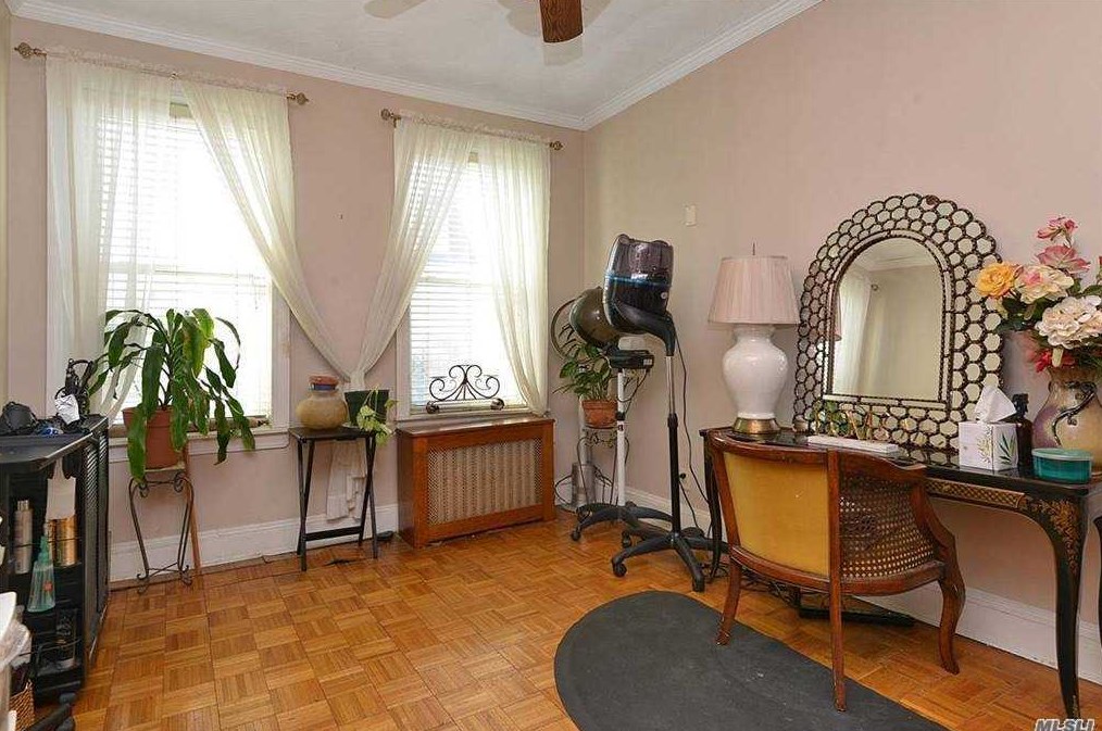 32-45 97th St, Flushing, NY 11369-1216