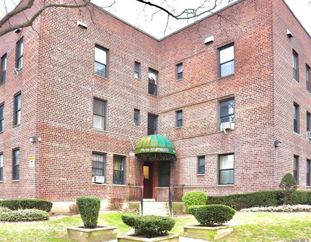 52-02 39th Ave, Flushing, NY 11377-3144