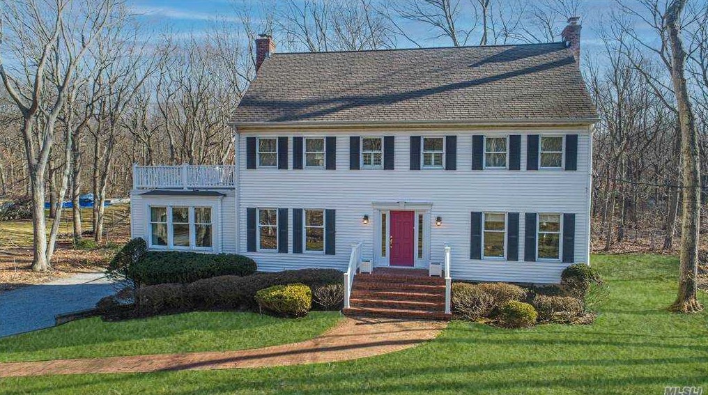 67 Mount Grey Rd, Strongs Neck, NY 11733-1647