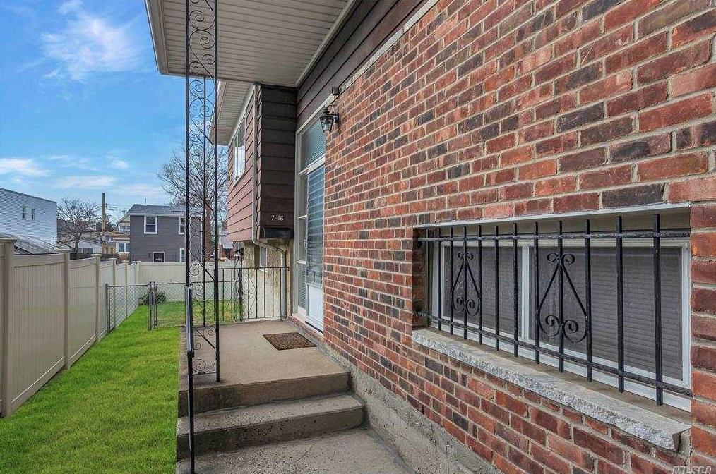 716 125th St, Flushing, NY 11356-1256