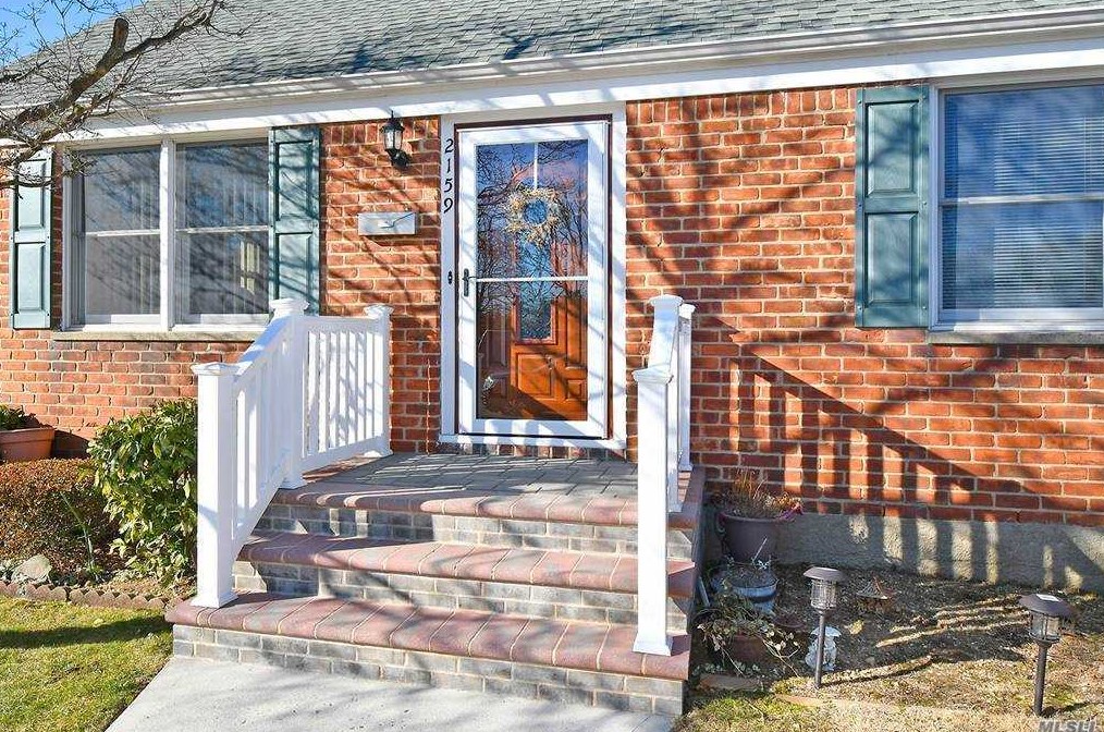2159 Bright Ave, Hempstead, NY 11554-2020