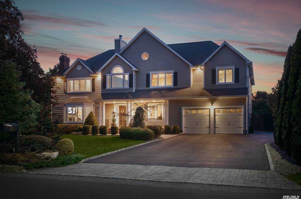 294 6th Ave, Head Of The Harbor, NY 11780-2408