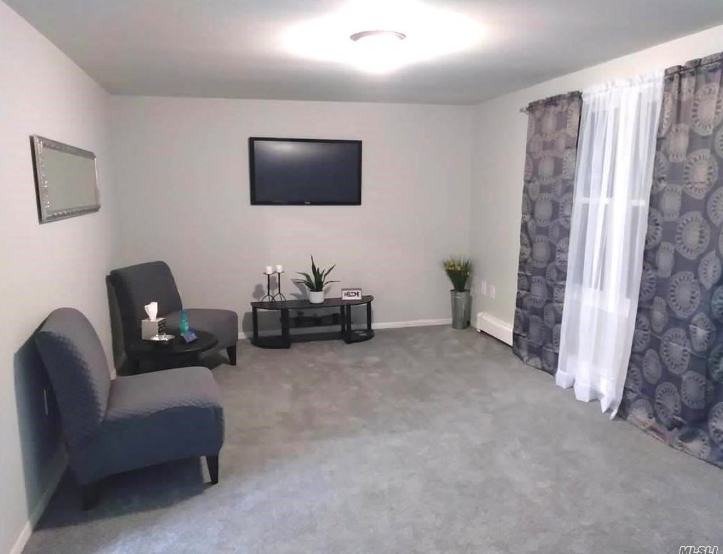 129 Keller Dr, Manor Park, NY 11950-1106