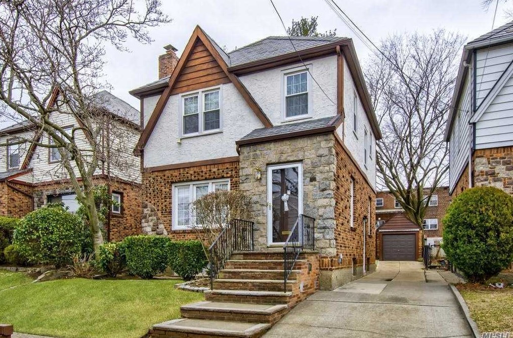 47-07 162nd St, Flushing, NY 11358-2042