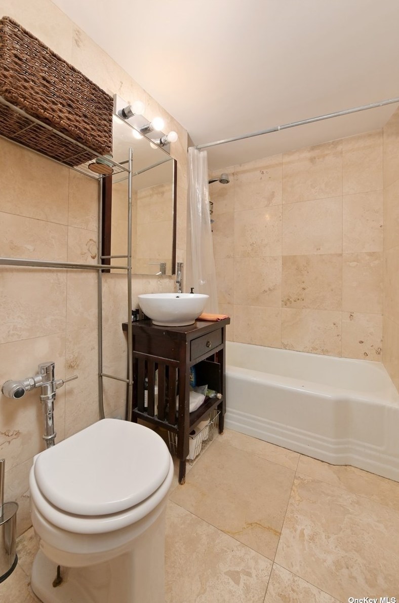 35-11 85th St, Flushing NY  11372-1606 exterior