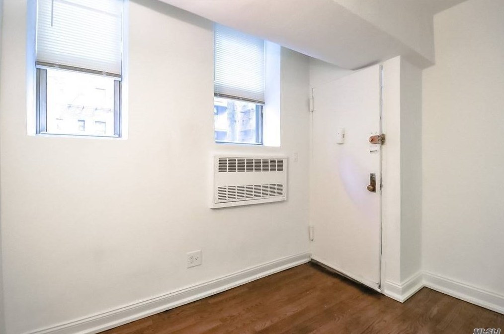 10702 Jewel Ave, Flushing, NY 11375-4344
