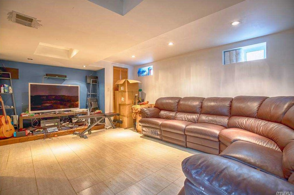 67-24 214th St, Flushing NY exterior