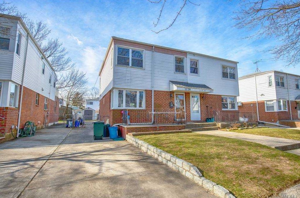 67-24 214th St, Flushing, NY 11364-2642