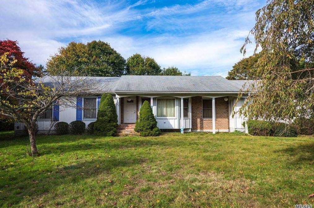 45 Somerset Ave, South Hampton, NY 11968-3951