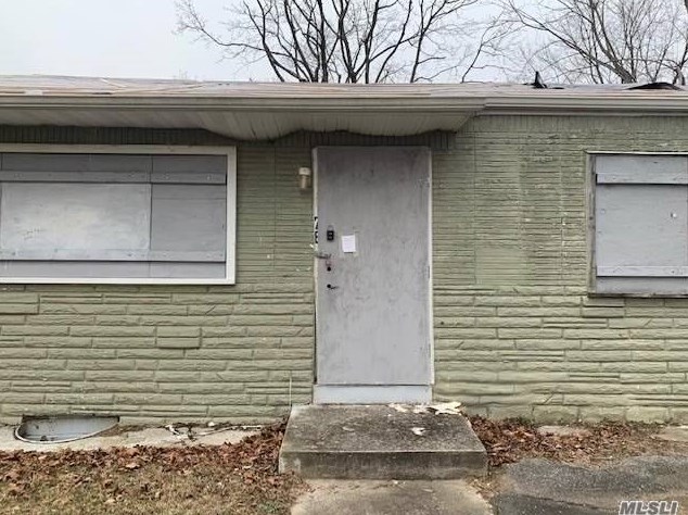 78 Eisenhower Ave, Pine Air, NY 11717-3305