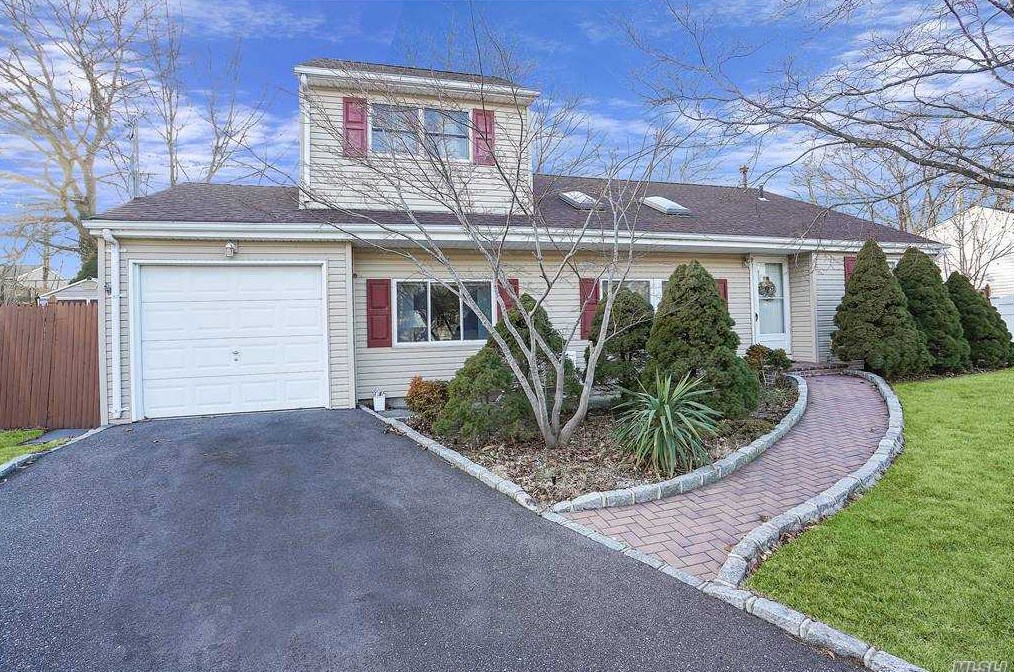 47 Huron St, Prt Jefferson Station, NY 11776-4315