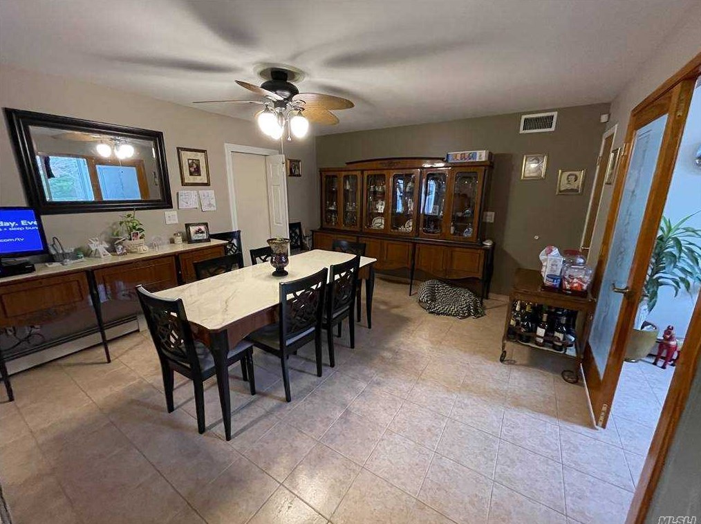 6 Jamie St, Panamoka NY  11961-3120 exterior