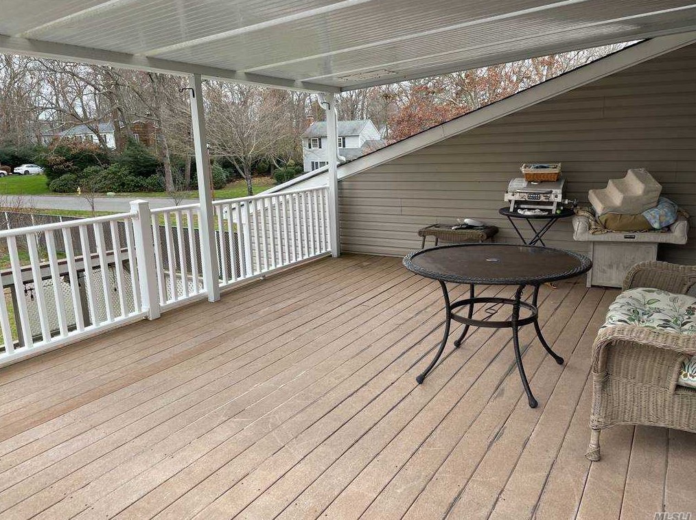 6 Jamie St, Panamoka NY  11961-3120 exterior