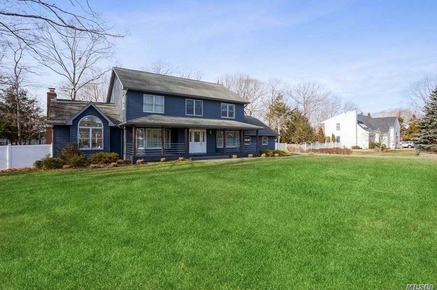 6 Old Orchard Ct, Rocky Point, NY 11778-9493