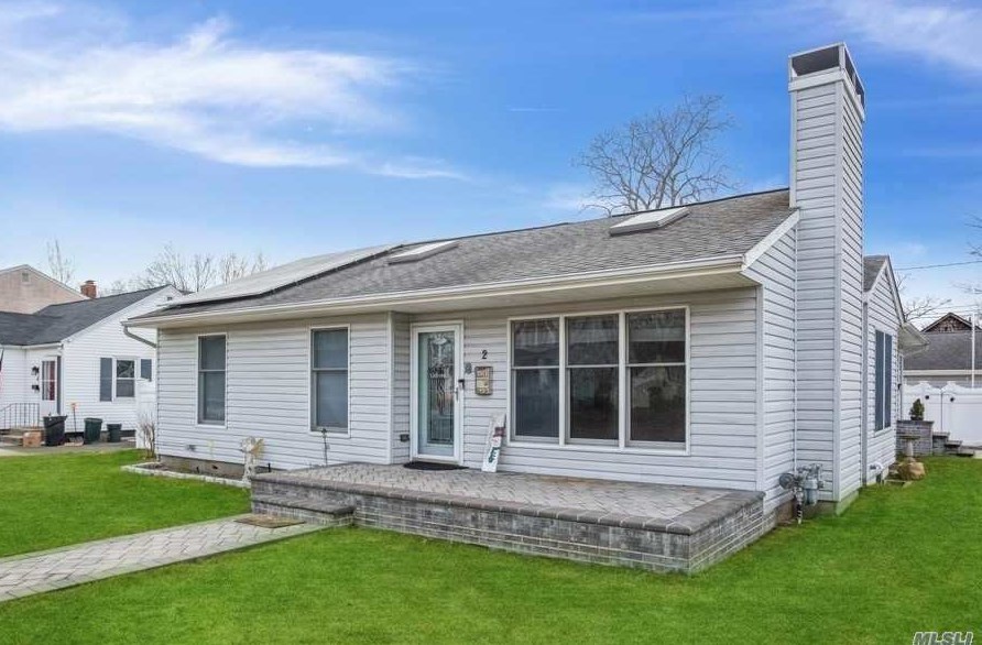 2 Grenville Ave, Canaan Lake, NY 11772-3529