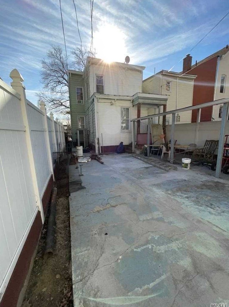 83 Ridgewood Ave, Brooklyn, NY 11208-1023