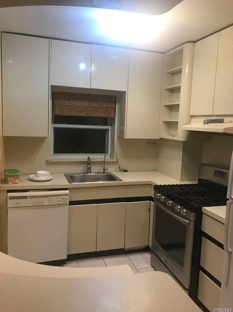 1851 Clintonville St #2f, Flushing, NY 11357