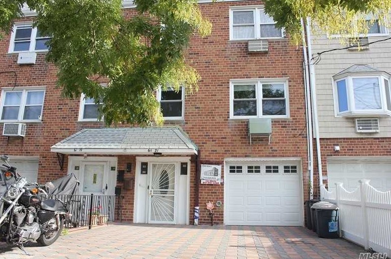 61-21 75th St, Flushing, NY 11379-1107