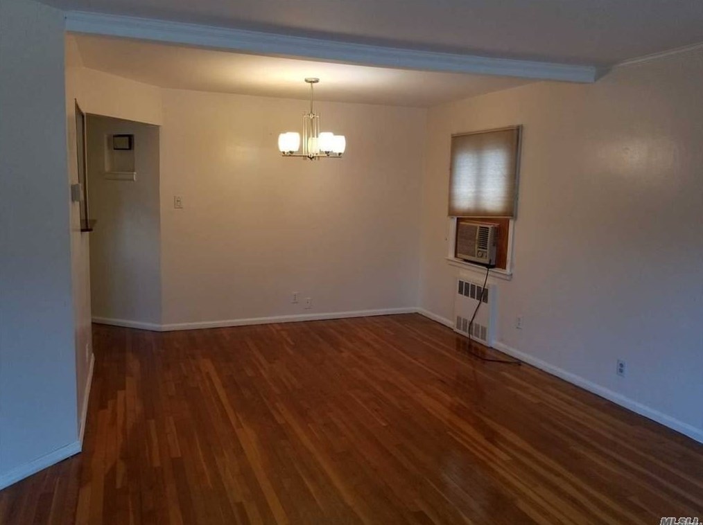 319 Cochran Pl #1, Valley Stream, NY 11581