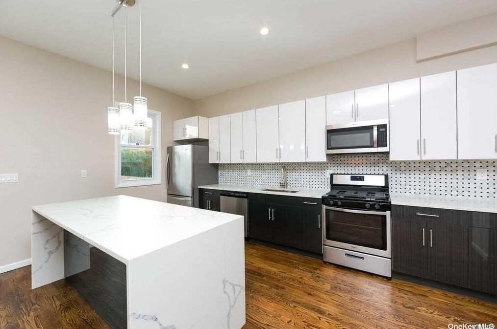 306 Autumn Ave, Brooklyn NY  11208-2025 exterior