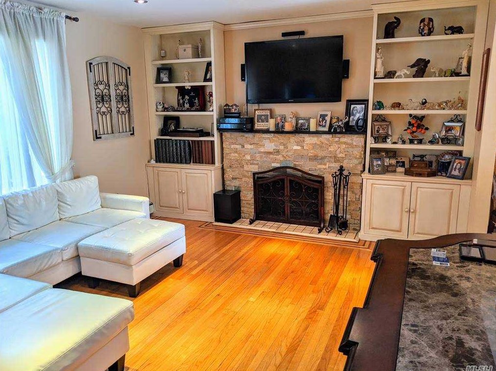 45-62 167th St, Flushing, NY 11358-1125