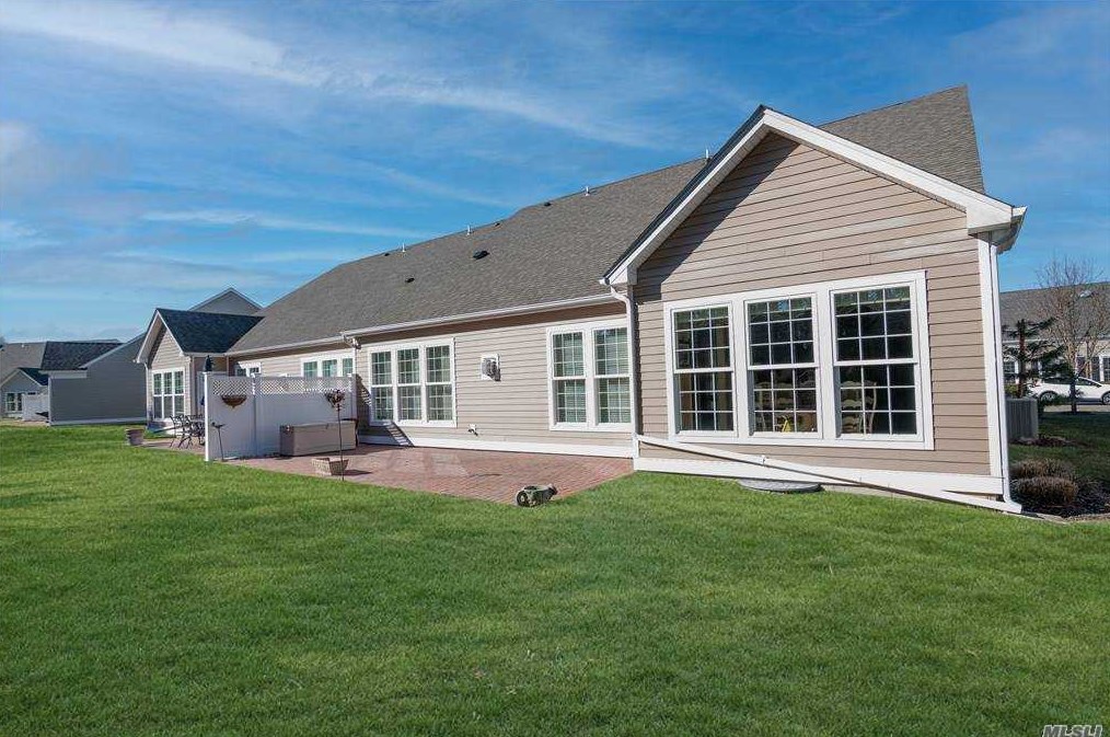 28 Kimberly Dr, West Hampton, NY 11977-1016