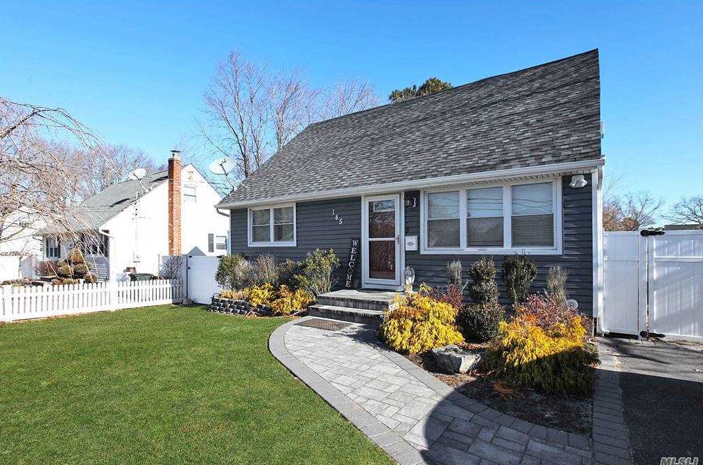 145 Prospect Ave, Canaan Lake, NY 11772-2222
